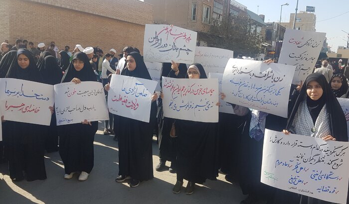 مردم انقلابی قم در ۱۳ آبان ماه خروش کردند