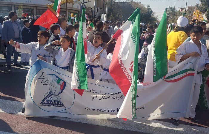 مردم انقلابی قم در ۱۳ آبان ماه خروش کردند