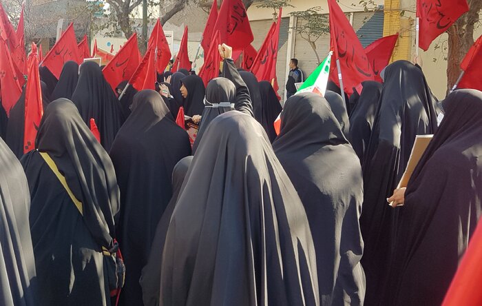 مردم انقلابی قم در ۱۳ آبان ماه خروش کردند