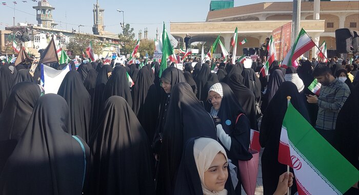 مردم انقلابی قم در ۱۳ آبان ماه خروش کردند