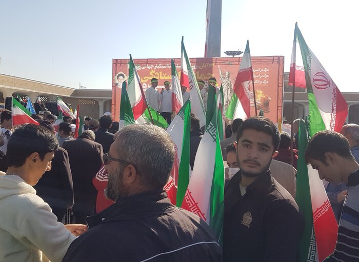 مردم انقلابی قم در ۱۳ آبان ماه خروش کردند