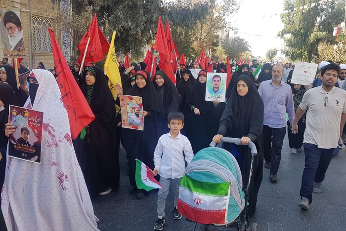 مردم انقلابی قم در ۱۳ آبان ماه خروش کردند