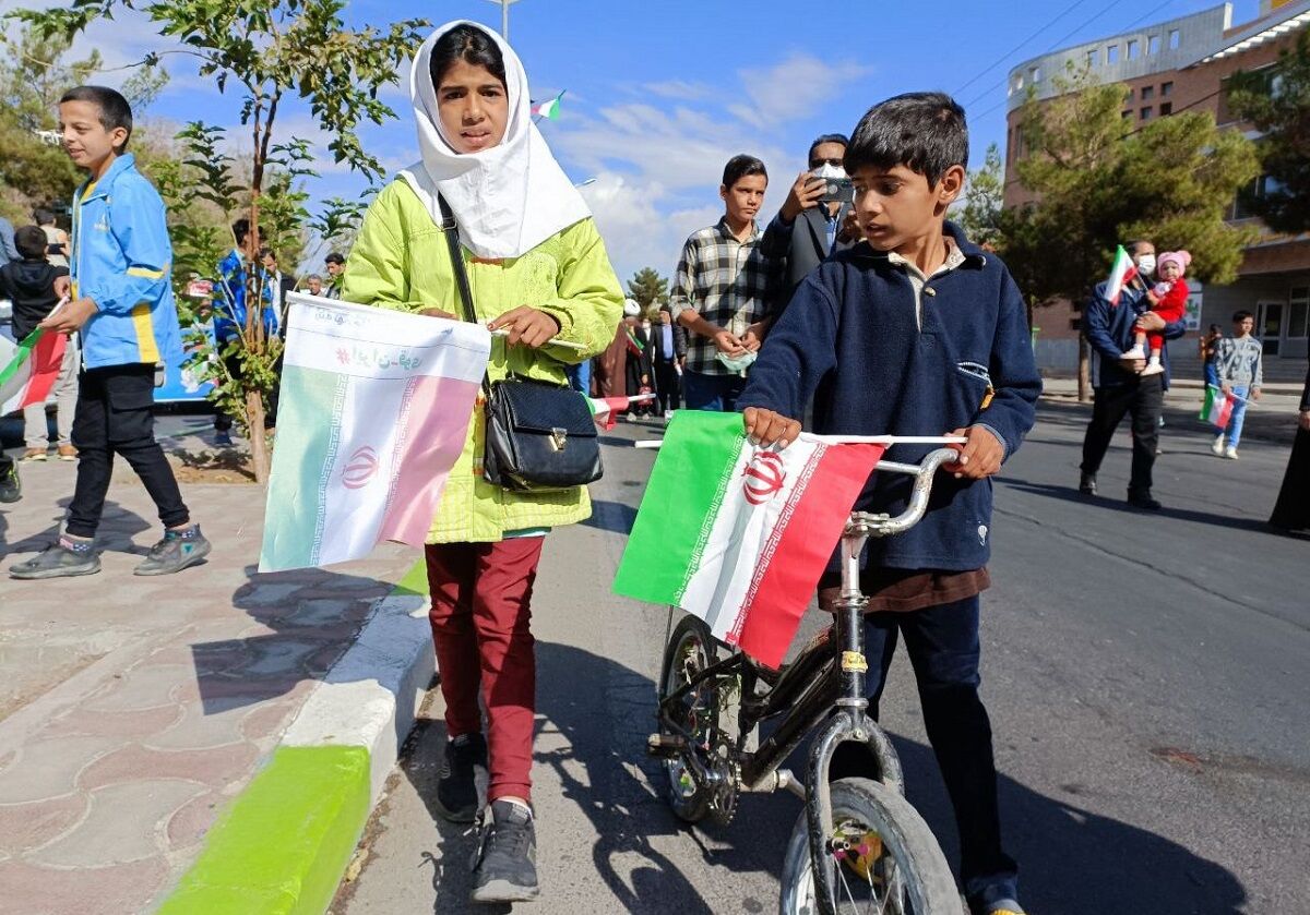 حضور ماندگار دانش‌آموزان خراسان‌جنوبی در راهپیمایی ۱۳ آبان