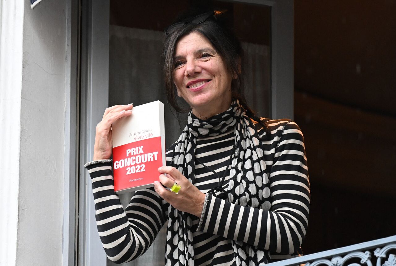 جایزه «گنکور» در دستان سیزدهمین نویسنده زن قرار گرفت جایزه «گنکور» در دستان سیزدهمین نویسنده زن قرار گرفت