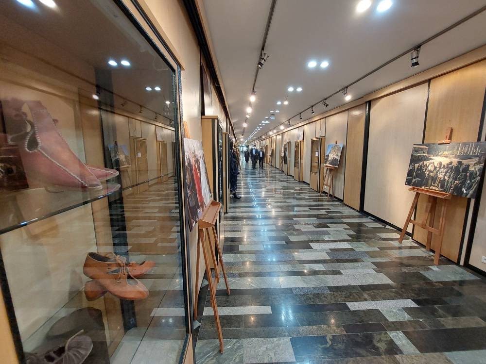 بازدید نمایندگان مجلس از نمایشگاه «سلمانفارسی»/ پاپوشهای دوران ساسانی در خانه ملت