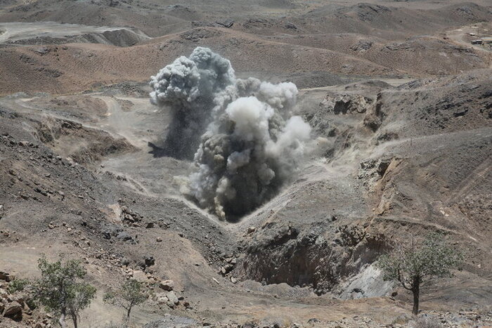 گنجینه معادن بوشهر و سنگهایی که باید پیشپای سرمایهگذاران برداشته شود