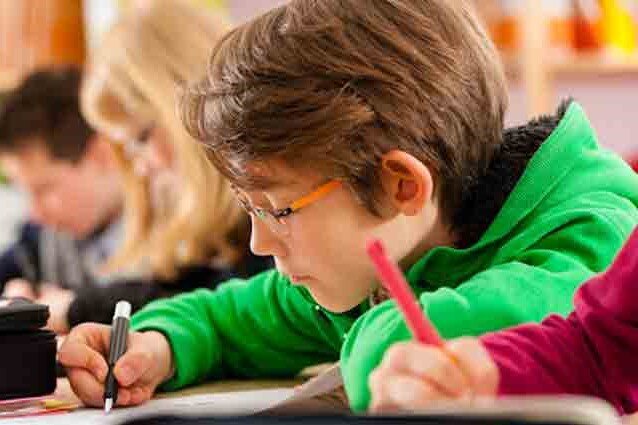 چرا کودکان خلاق به دانشآموزان بیاستعداد تبدیل میشوند؟