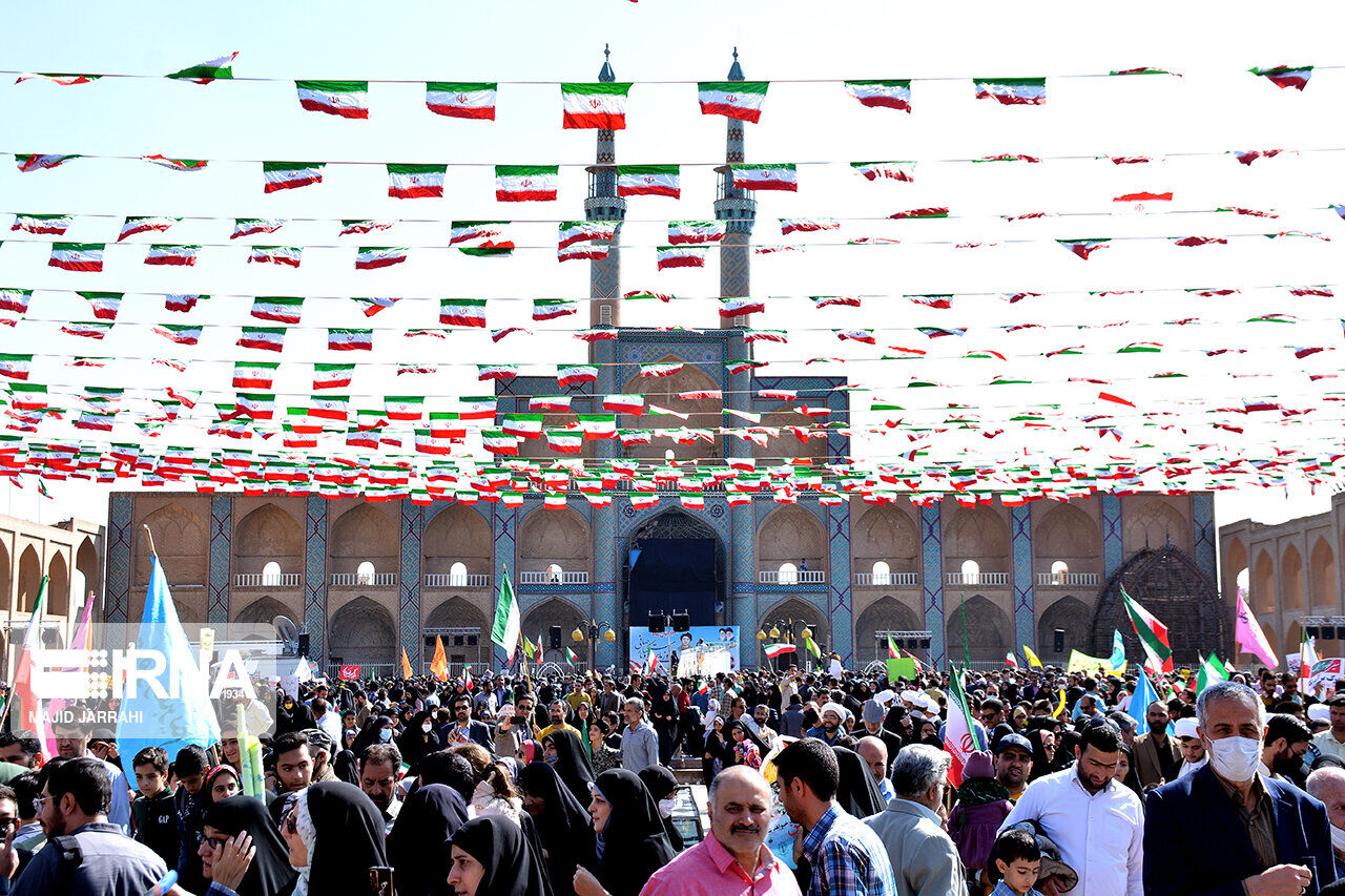 ملت با خلق حماسه‌ای ماندگار در ۱۳ آبان، سیلی محکمی به فتنه‌گران زد 