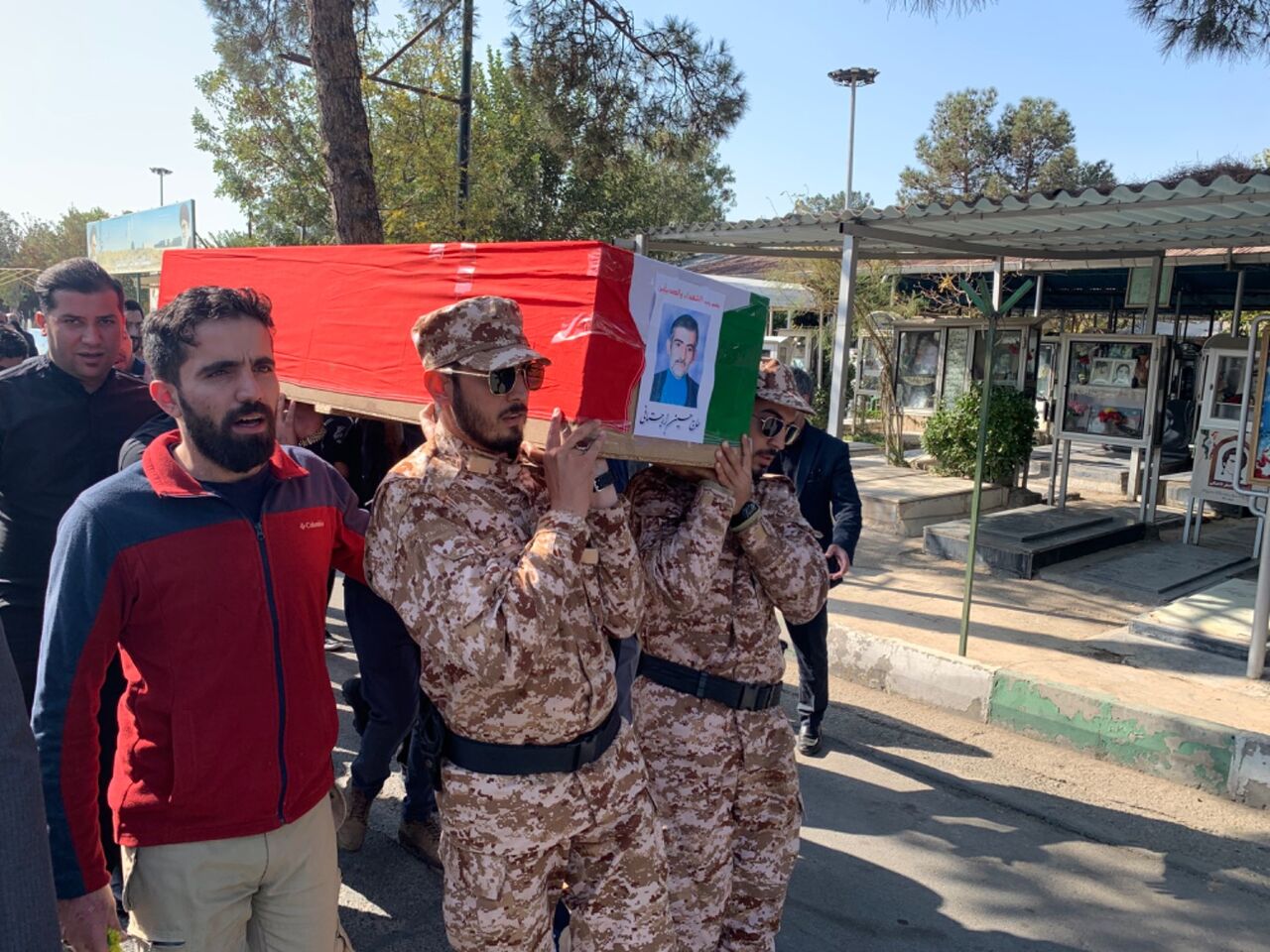 «حسین ارجستانی» جانباز ۷۰ درصد در بهشت زهرا (س) در جوار هم رزمان شهیدش آرام گرفت