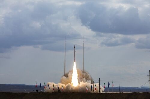 Iran: le lancement avec succès du transporteur suborbital à combustible solide Qaem 100