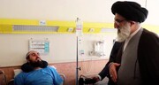 عیادت امام‌جمعه کرج از روحانی مجروح اغتشاشات اخیر + فیلم