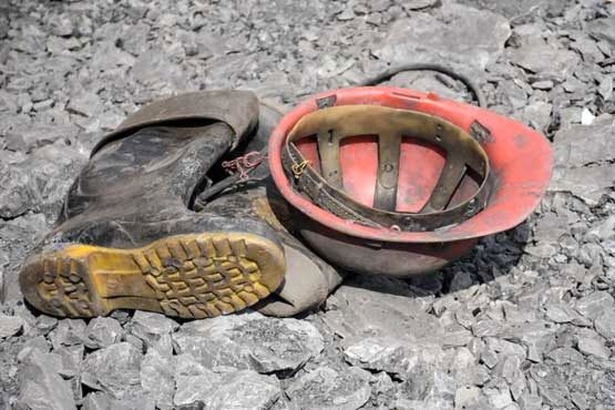 ریزش معدن در اُرزوئیه کرمان و تلاش برای نجات یک کارگر