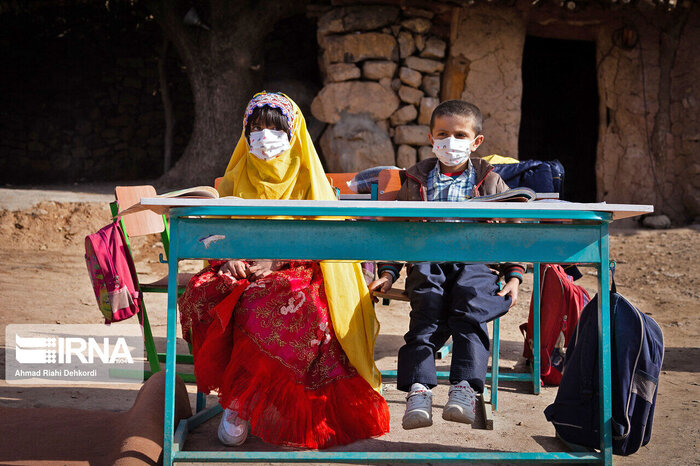 مدارس تک دانشآموزی کرمان، سند افتخار جمهوری اسلامی