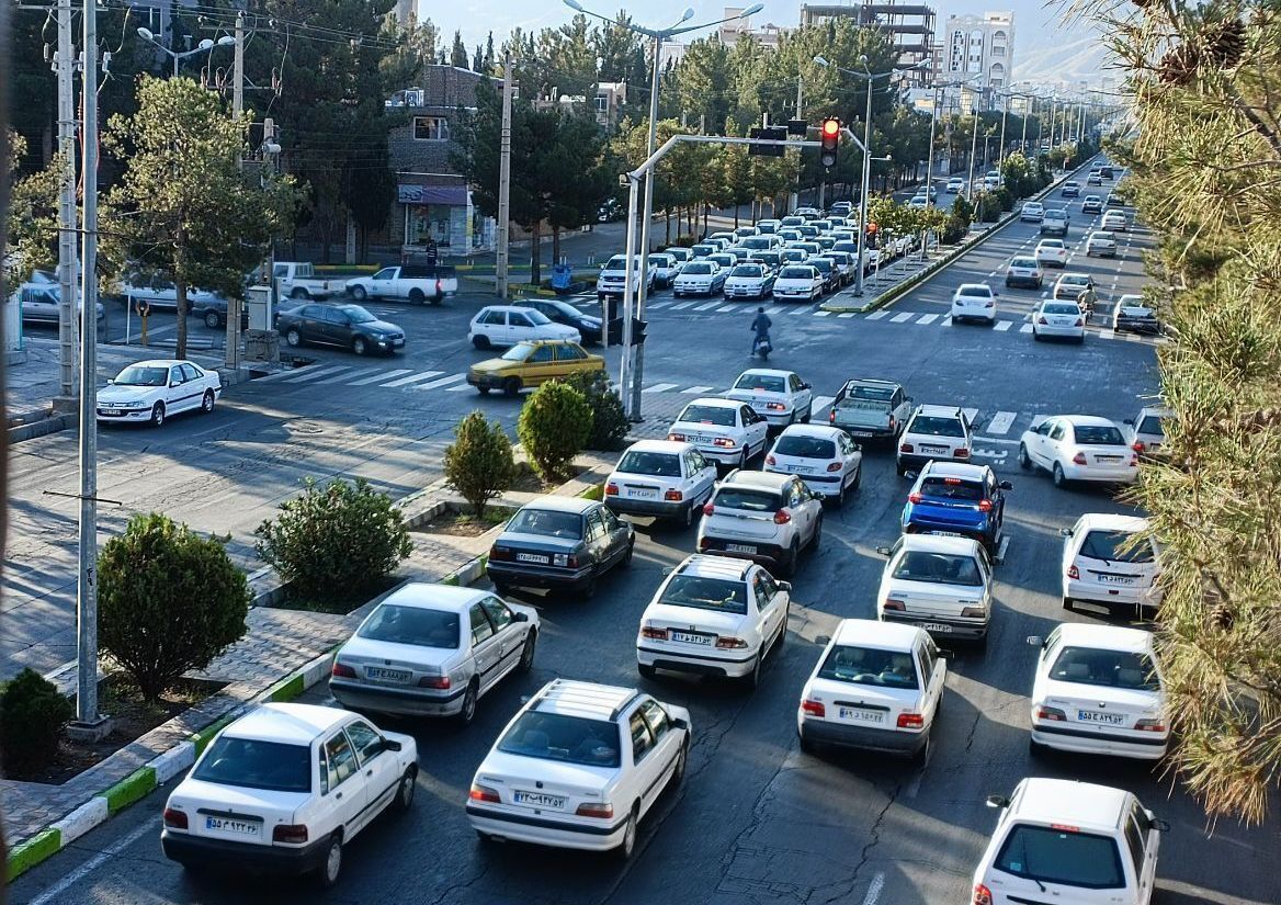 انتظار برای باز شدن گرههای ترافیکی در بیرجند انتظار برای باز شدن گرههای ترافیکی در بیرجند