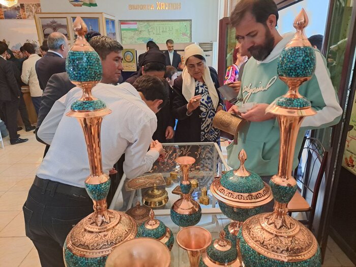 زبان فارسی پلی مستحکم میان مردم ایران و تاجیکستان برقرار میکند+فیلم