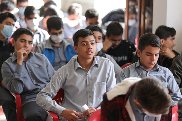 دانشآموزان امیدهای آینده این کشور و نظام هستند