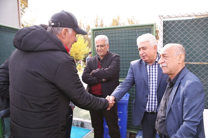 میهمانان تمرین تیم ملی هر روز بیشتر از دیروز/ عکس یادگاری کیروش با مربیان جوان + تصاویر