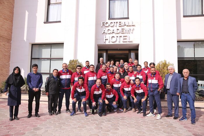 میهمانان تمرین تیم ملی هر روز بیشتر از دیروز/ عکس یادگاری کیروش با مربیان جوان + تصاویر