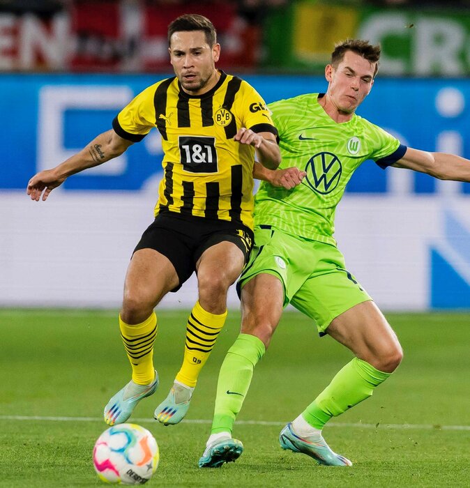 سنتشکنی دورتمند در خانه حریف