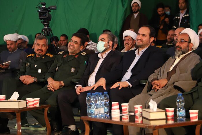 کارگران بسیجی در صف مقدم جهاد تبیین هستند