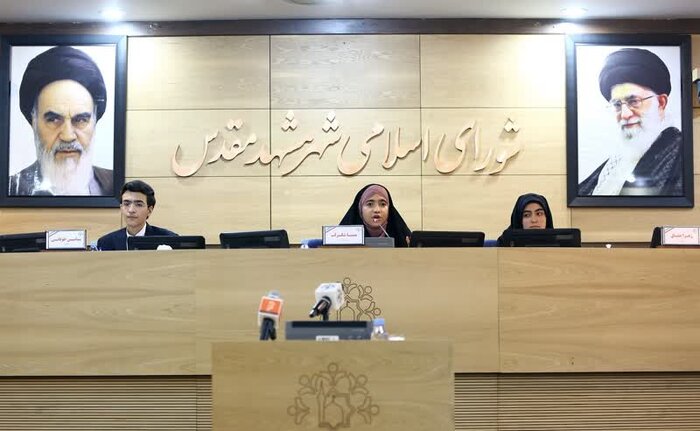 دانشآموزان اداره شورای شهر مشهد را در دست گرفتند