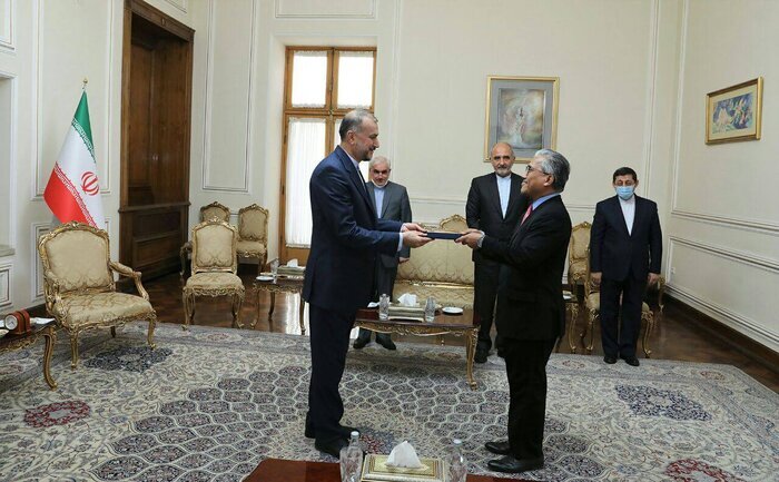 New French, Malaysian envoys present credentials to Iran FM 