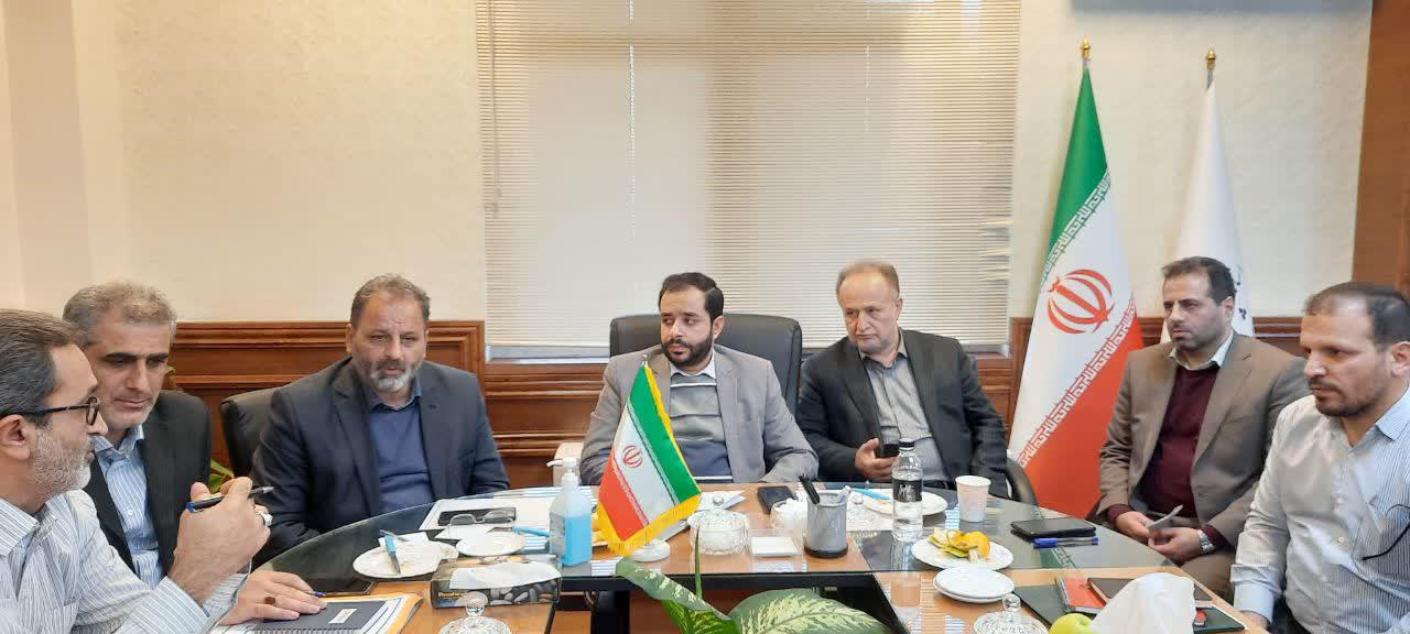 خدمت صادقانه به مردم، سلاح مقابله با حربههای دشمن برای ناامیدی در جامعه است