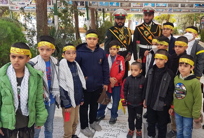 دانشآموزان استان قم با رهبر انقلاب معظم انقلاب اسلامی تجدید میثاق کردند