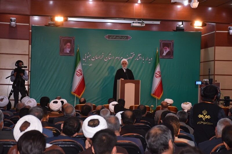 رئیس قوه قضاییه پای صحبت اقشار مردم خراسان جنوبی رئیس قوه قضاییه پای صحبت اقشار مردم خراسان جنوبی