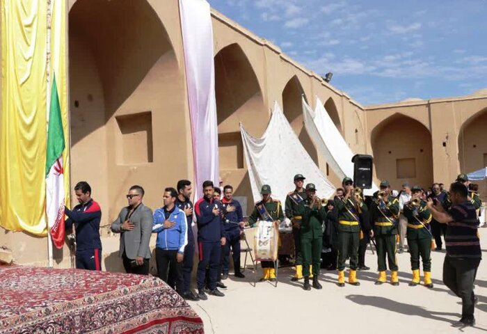 جشن پرچم با حضور ملی پوشان فوتبال ساحلی در مهریز یزد برگزار شد