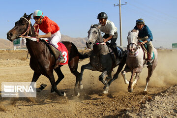 Iran : Cours d'équitation à Bodjnourd