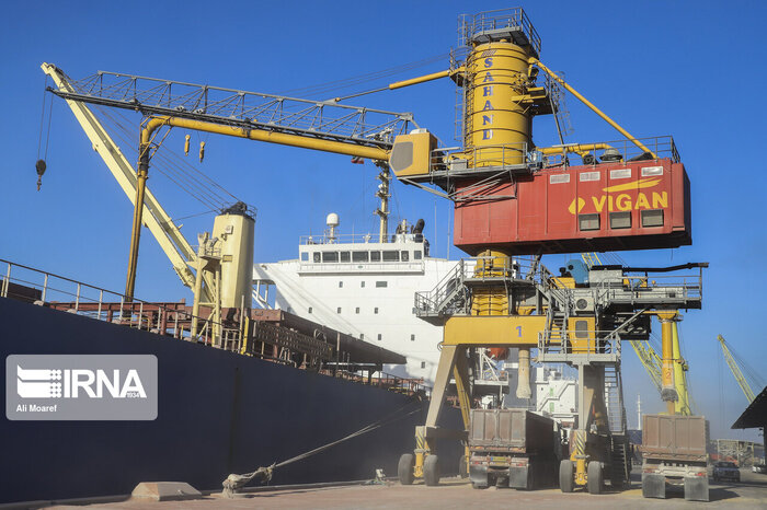 درهای نیمهباز گمرکات کرمان روی بازرگانان این استان