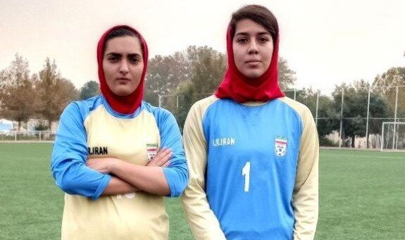 تنور داغ فوتبال همدان در سرمای پاییزی