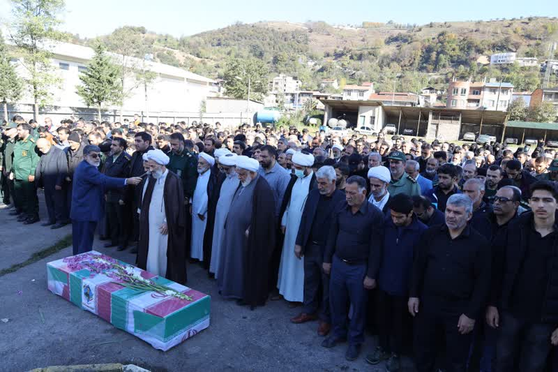 پیکر شهید مدافع امنیت در سوادکوه تشییع و درگلزار روستای " کارمزد " آرام گرفت 