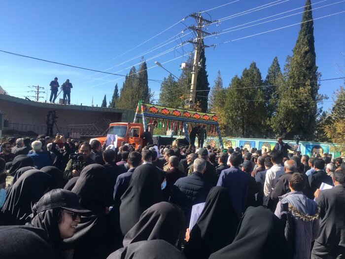 بدرقه باشکوه یاسوجی ها از پیکر پاک امام جمعه سابق این شهر