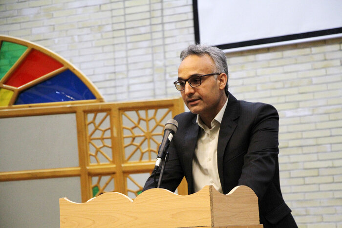 معاون استاندار یزد: ارتباط با کتاب از دوره کودکی آغاز شود