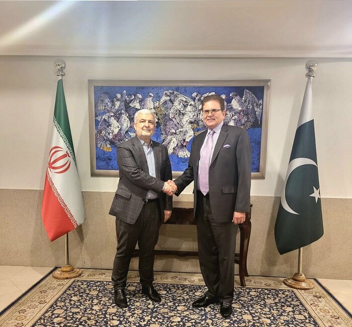 از بدرقه ملیپوشان فوتبال ایران با حضور آیتالله رئیسی تا اعلام آمادگی زلنسکی برای صلح با روسیه