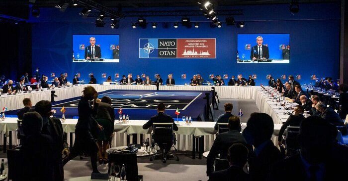 از بدرقه ملیپوشان فوتبال ایران با حضور آیتالله رئیسی تا اعلام آمادگی زلنسکی برای صلح با روسیه