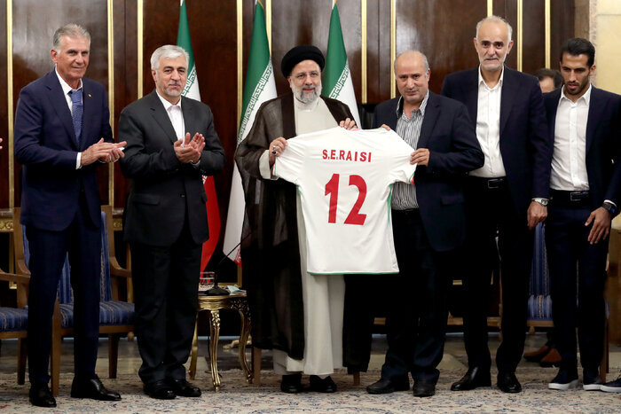 Le président Raïssi a reçu les membres de l'équipe d’Iran avant leur départ pour le Qatar