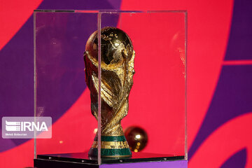 Le trophée de la Coupe du monde exposé à Doha