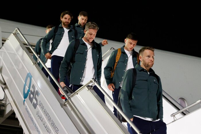 بیل و یاران در دوحه؛ کاروان ولز وارد قطر شد + عکس