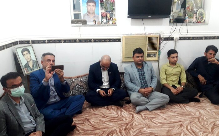 دیدار با خانواده شهدا، اقدام ماندگار استادان و دانشجویان دانشگاه آزاد گناوه