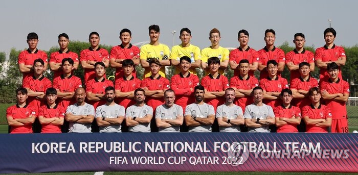 سون با محافظ صورت در تمرین کره جنوبی