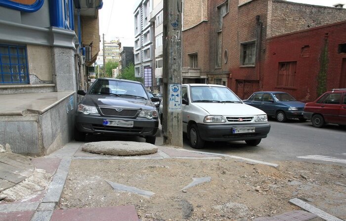 خیابانهای شیراز در اختیار کامیون ها ، پیادهروها برای خودروها