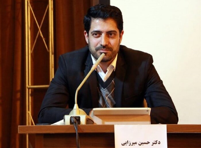 فردی که به پرچم و سرود ملی خدشه وارد میکند با ایرانیت خود میجنگند