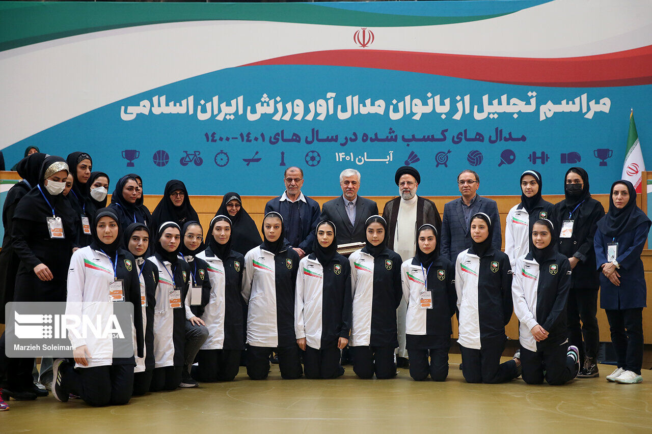 L’ayatollah Raïssi loue les médaillées sportives iraniennes 