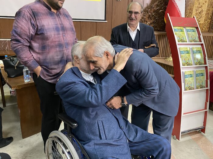 تجلیل از ناشران در عصر کتاب تبریز