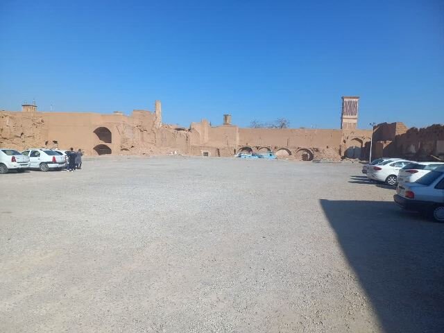 چه کسی گفته یزد پارکینگ خودرو ندارد؟