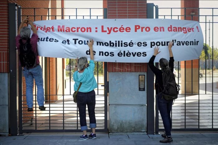 ادامه اعتراض به سیاستهای مکرون؛ دانش آموزان هم به خیابان میآیند