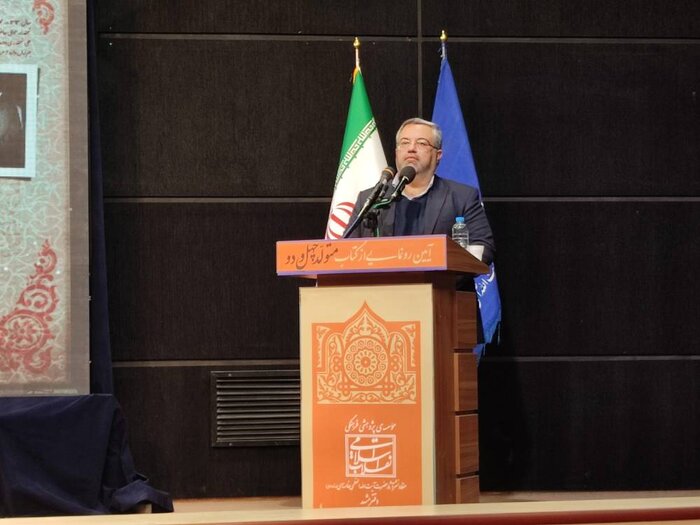 کتاب "متولد چهل و دو" پیرامون خاطرات مرحوم شمقدری یار دیرین رهبر انقلاب در مشهد رونمایی شد